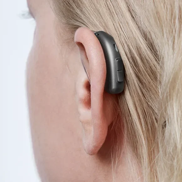 Audifono Oticon Opn S™ miniRITE T puesto 580x580