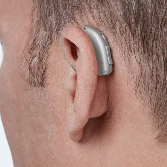 audifono miniRITE T en una persona 580x580